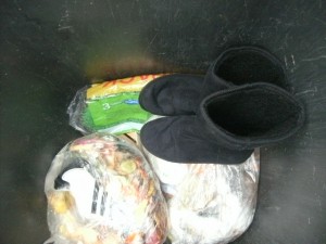 So weich wie die schon ausgelatscht waren, eigentlich kein Wunder, dass die nun in der Mülltonne gelandet waren.