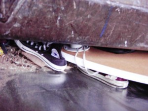 Müll1011 016.jpg (94.25 KiB) 15350 mal betrachtet Der rote Chuck war schon platt und der schwarze wurde gerade vom Pressschild "hart angefasst".