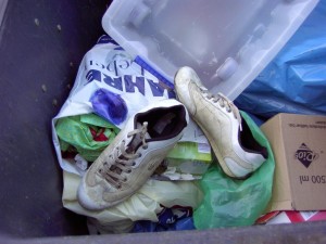 Was für eine peinlich-miese &quot;Qualität&quot;. Die waren schon im Schuhkarton Müll!