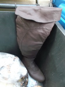 Teilweise waren die Stiefel noch wg. der Lagerung ausgestopft ... .