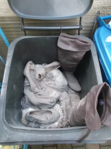 So schnell kann es in einer Mülltonne gehen, bis alte &quot;Schätzchen&quot; zu wertlosem Dreck ruiniert werden!