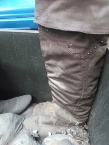 Bis über den Tonnenrand hinaus wehte der Staub.