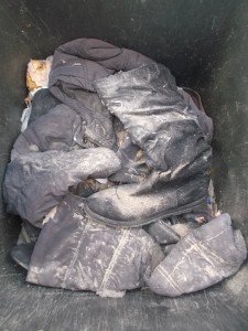 Jetzt kamen auch die so rasend schnell vermüllten Stiefel wieder zum Vorschein.