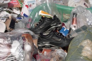 Luzifer01 043.jpg (248.84 KiB) 10261 mal betrachtet Ein irgendwie "schöner" Ablick von geil getragenen Frauen-"Shox".