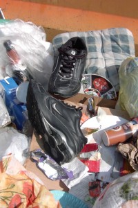 Luzifer01 048.jpg (263.15 KiB) 10265 mal betrachtet Sollte wirklich nun vielleicht in wenigen Augenblicken klebrige Essenreste und Grillasche auf diese süßen "Shox" gekippt werden?