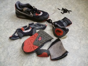 und fertig ist der rechte Nike zerlegt