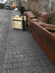 Müll0315 002.jpg (495.67 KiB) 6934 mal betrachtet Also ich hätte jetzt absolut nicht in Ruhe einen Kaffee trinken können!