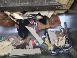 Für wenige Sekunden ein &quot;Sperrmüll-Stilleben&quot;. Grins!