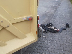 Sozusagen mit der Rettungsaktion symbolisch den Not-Aus.Knopf gedrückt!
