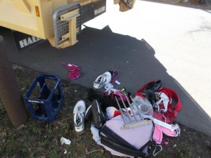 Müll0315 117.jpg (555.11 KiB) 13445 mal betrachtet Natürlich habe ich die Getränkekiste auch gerettet und später das Pfand erlöst und der Handtuchhalter war auch einwandfrei. Mit dem Teeniemüll lasse ich mir auch noch was einfallen. Grins!