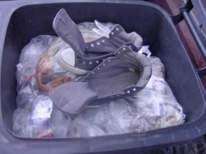 Müll0112 005.jpg (248.32 KiB) 8045 mal betrachtet Genauso endete die noch sehr junge "Müllkarriere" dieser Girlychucks. Das hatte ich nicht erwartet.