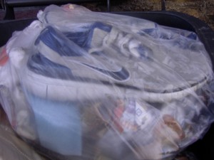 Verbrauchte Kultsneakers müssen halt auch in den Müll; da gibt es keine Ausnahme. Schade und geil zugleich!