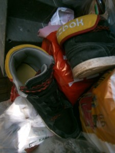 Ob wohl eine genervte Mutter sich ihren ganz &quot;speziellen&quot; Muttertagswunsch erfüllt hat: Die peinlichen Stinksneaks ihres Sohnes endlich zu entsorgen?! Grins!