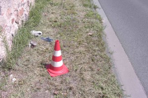 Müll1111 025.jpg (494.76 KiB) 28519 mal betrachtet Genauso habe ich die Fundsituation angetroffen.