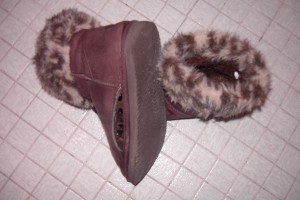 Müll0112.jpg (414.59 KiB) 4751 mal betrachtet Schon an den Fersen total schiefgelatscht und an der Weite die Naht offen.