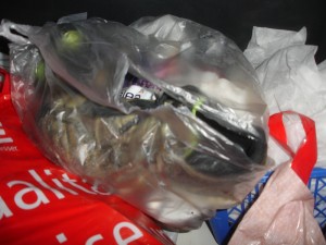 5453.jpg (212.3 KiB) 11620 mal betrachtet hier landeten dreckige Nike-Kinderfußballschuhe in der Tonne. Die habe ich gleich rausgefischt *gg*