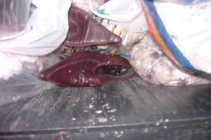 Müll0112 083.jpg (365.95 KiB) 10437 mal betrachtet Vermutlich Büroschuhe?!