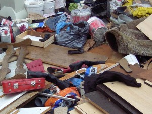 Müll1011 066.jpg (147.37 KiB) 10721 mal betrachtet Einfach das Gerümpel hinstellen oder hinschmeißen und "Ordnung" macht die Müllwalze!
