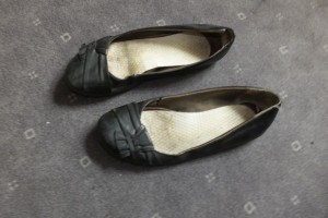 schwarze ausgelatschte Ballerinas