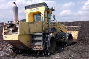 Luzifer01 020.jpg (268.85 KiB) 29785 mal betrachtet Monstermaschine "Müllverdichter". Der macht auch die höchsten High Heels und "Tower"-Plateaustiefel platt.