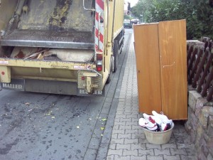 Müll1011 031.jpg (148.75 KiB) 9245 mal betrachtet Keine Minute mehr bis zur Sperrmüllabfuhr!