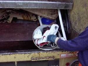 Müll1011 038.jpg (130.83 KiB) 8599 mal betrachtet In der einen Ecke der schon vollen Müllschüttung ist noch Platz.