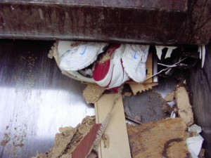 Müll1011 063.jpg (96.82 KiB) 8774 mal betrachtet Als das Pressschild sich für einen weiteren Pressdurchlauf öffnete, rutschten schon die gemarterten ein wenig heraus.