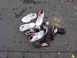Müll1011 068.jpg (176.78 KiB) 7944 mal betrachtet Authentische Pressmüllautoschuhe!