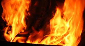 InsFeuermitdemschwarzenMüll.jpg