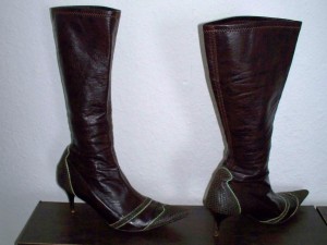 Sammlung 015.jpg (90.1 KiB) 3962 mal betrachtet "Troststiefel" und Tauschangebot für Pointy-Girl!