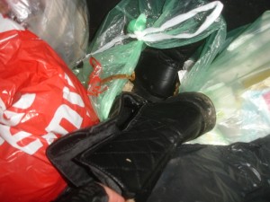 DSC08383_small.jpg (240.78 KiB) 8433 mal betrachtet die bleiben erst einmal in der Tonne. Ich lasse sie zumüllen und für die MVA *fg*