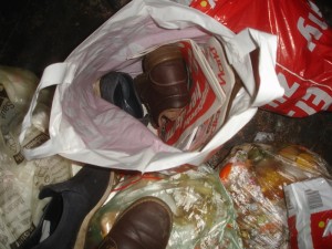 DSC08384_small.jpg (272.98 KiB) 8800 mal betrachtet 2x Gr. 36 ... die Kiddies sind langsam größer und nun müssen die Schüchens weg.