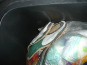 DSC08398_s.jpg (181.4 KiB) 7902 mal betrachtet Einlegesohlen lagen hingegen in einer anderen kleinen Tonne