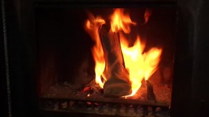 Westernstiefel1.jpg (38.07 KiB) 5440 mal betrachtet Sein letzter Tanz beginnt. Nun darf er im Feuer tanzen.