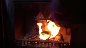 Westernstiefel4.jpg (34.62 KiB) 5034 mal betrachtet Mir bleibt keine Wahl, mit dem Schürhaken stelle ich den widerspenstigen Stiefel wieder hin.