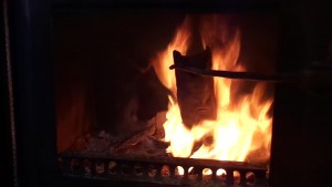 Westernstiefel9.jpg (33.43 KiB) 5440 mal betrachtet Wenigstens tanzen die Flammen schön um den Stiefel.