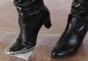 Quelle: Crushed Beneath Her Boots