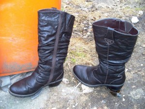 Müll0312 192.jpg (174.51 KiB) 11362 mal betrachtet Eigentlich noch recht schön, aber ein Zipper ist defekt gewesen.