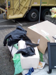 Müll0312 001.jpg (229.59 KiB) 6697 mal betrachtet Beginn eines "pressanten Termins.