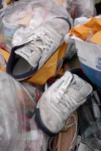 Zu meinem großen Erstaunen wurden die ebenfalls zu fetischistischer &quot;Nutzung&quot; mitgenommenen Reeboks von Anja einkassiert mit der Bemerkung, dass sie diese noch einmal als &quot;Arbeitsschuhe&quot; verwenden kann: &quot;Dafür reichen die Treter noch!&quot;