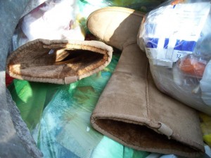 Innen drin ein kuschelweiches Futteral. Dies Paar hat schon seine Liebhaberin gefunden!