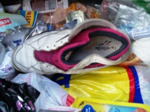 Leider gab es keine Rettung und nach einem langen Leben holten diese Reebok die Orangenen Engel in ihr schmutziges &quot;Reich&quot;!