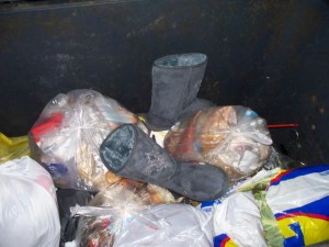 Auch diese UGGs hätten noch einen Haufen siffigen Dreck abbekommen bis zum Müllabfuhrtermin.