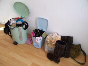 Müll0312 098.jpg (78.56 KiB) 6586 mal betrachtet Was sich doch so alles ansammelt für die Mülltonne!