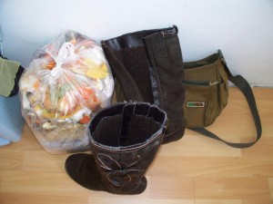 Müffelnde Winterstiefel mit durchbrochenen Sohlen.