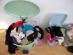 Die ganzen Spitzen, Schleifchen, Glitzersteinchen, Puschelkrägelchen und der hauchzarte Stoff: Alles nur noch &quot;wertloser&quot; Hausmüll!!!