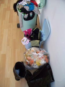Müll0312 104.jpg (168.96 KiB) 6586 mal betrachtet Noch immer war Martina nicht fertig mit Ausrangieren.