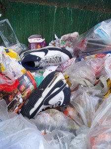 Noch genug Platz für Restmüll in dieser Ecke.