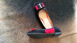 QQQ03.jpg (369.07 KiB) 3533 mal betrachtet Diese Schühchen wurden vom Forum zum Tode verurteilt