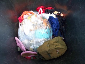 Dann kamen noch die Handtasche und die rosa Schläppchen hinterher.